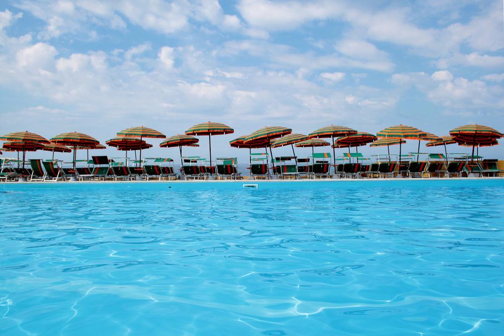 צ'יוויטווקיה Sunbay Park Hotel מראה חיצוני תמונה